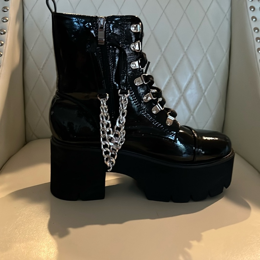 Black platform chains boots